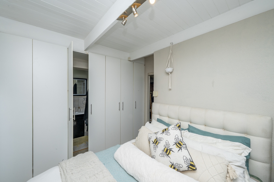 5 Bedroom Property for Sale in Kenridge Western Cape
